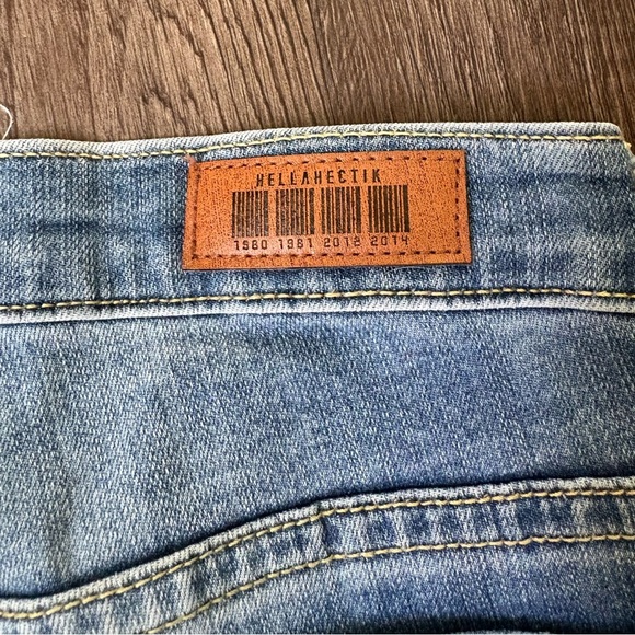 Lulu’s hellahectik light blue distressed skinny ankle jeans - Picture 5 of 6